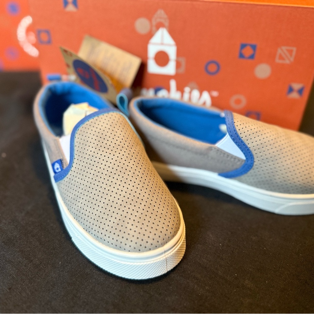 Oomphies Gray Slip-On Shoes - Toddler 12 - NEW!!!